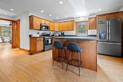 Beautiful Rustic Cabin Perfect for Group Vacations in Pittsfield, Vermont - Pittsfield, Vermont - glamping.directory