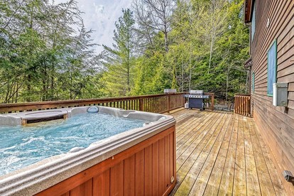 Beautiful Rustic Cabin Perfect for Group Vacations in Pittsfield, Vermont - Pittsfield, Vermont - glamping.directory