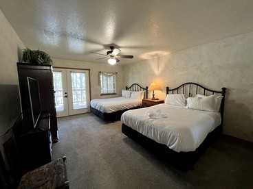 Wonderful Pet Friendly Log Cabin in Mount Ida, AR - Mount Ida, Arkansas - glamping.directory