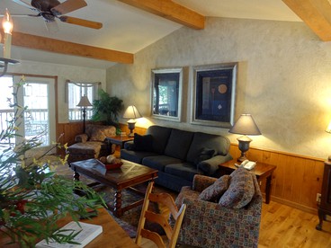 Wonderful Pet Friendly Log Cabin in Mount Ida, AR - Mount Ida, Arkansas - glamping.directory