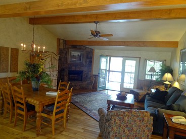 Wonderful Pet Friendly Log Cabin in Mount Ida, AR - Mount Ida, Arkansas - glamping.directory