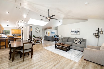Spacious Mountain Retreat with Hot Tub and Pizza Oven, Perfect for a Luxury Retreat to Flagstaff - Flagstaff, Arizona - glamping.directory