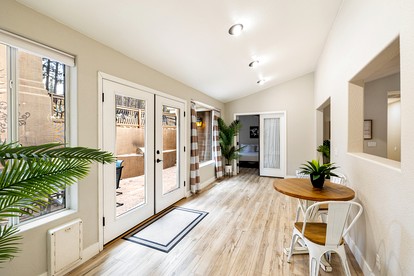 Spacious Mountain Retreat with Hot Tub and Pizza Oven, Perfect for a Luxury Retreat to Flagstaff - Flagstaff, Arizona - glamping.directory