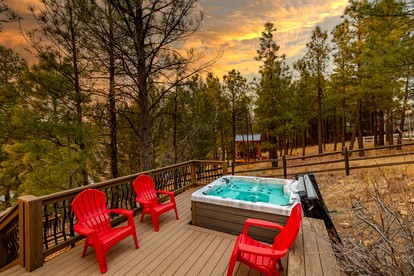 Spacious Mountain Retreat with Hot Tub and Pizza Oven, Perfect for a Luxury Retreat to Flagstaff - Flagstaff, Arizona - glamping.directory
