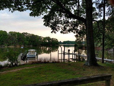 Peaceful Riverfront Cottage Rental near the Chesapeake Bay in Virginia - Heathsville, Virginia - glamping.directory