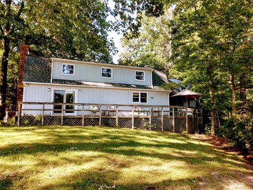 Peaceful Riverfront Cottage Rental near the Chesapeake Bay in Virginia - Heathsville, Virginia - glamping.directory