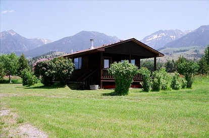Romantic and Rural Cabin Rental Close to Yellowstone River near Bozeman, Montana - glamping.directory