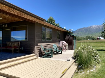 Romantic and Rural Cabin Rental Close to Yellowstone River near Bozeman, Montana - Livingston, Montana - glamping.directory