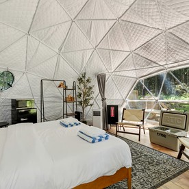 Scenic Mountain View Dome Retreat with Cozy Wood Stove in Lincoln, Maine - Lincoln, Maine - glamping.directory