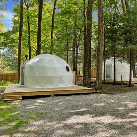 Scenic Mountain View Dome Retreat with Cozy Wood Stove in Lincoln, Maine - Lincoln, Maine - glamping.directory