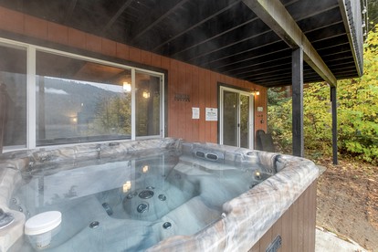 Serene Cute Cabin with Magical Lake Views and Game Room in Leavenworth, Washington - Leavenworth, Washington - glamping.directory