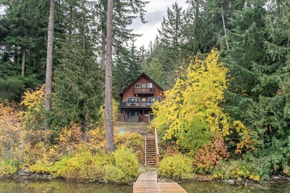 Serene Cute Cabin with Magical Lake Views and Game Room in Leavenworth, Washington - Leavenworth, Washington - glamping.directory