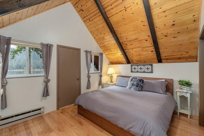 Serene Cute Cabin with Magical Lake Views and Game Room in Leavenworth, Washington - Leavenworth, Washington - glamping.directory