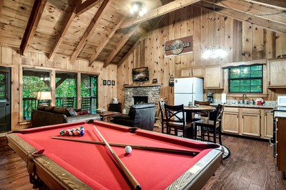 Wonderful Cabin with Hot-tub and Pool Table in Sevierville, Tennessee - Sevierville, Tennessee - glamping.directory