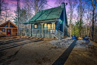 Wonderful Cabin with Hot-tub and Pool Table in Sevierville, Tennessee - Sevierville, Tennessee - glamping.directory
