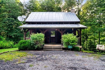 Wonderful Cabin with Hot-tub and Pool Table in Sevierville, Tennessee - Sevierville, Tennessee - glamping.directory