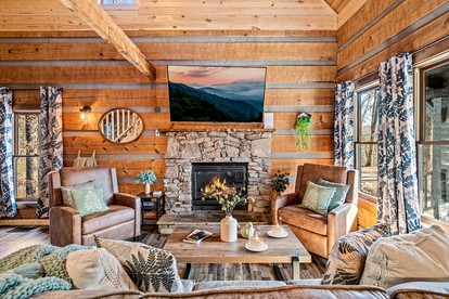 Wonderful Cabin with Hot-tub and Pool Table in Sevierville, Tennessee - Sevierville, Tennessee - glamping.directory