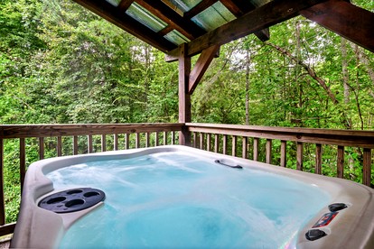Wonderful Cabin with Hot-tub and Pool Table in Sevierville, Tennessee - Sevierville, Tennessee - glamping.directory