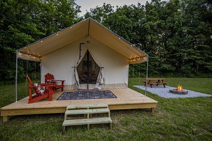 Breathtaking Tented Cabin with Gorgeous Sights in Cassville, Missouri - Cassville, Missouri - glamping.directory