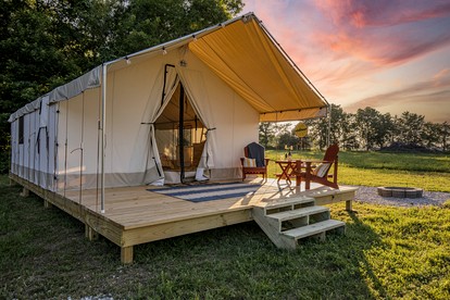 Breathtaking Tented Cabin with Gorgeous Sights in Cassville, Missouri - Cassville, Missouri - glamping.directory