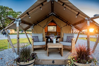Breathtaking Tented Cabin with Gorgeous Sights in Cassville, Missouri - Cassville, Missouri - glamping.directory