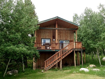 Large Rustic Cabin in the Snowy Range Mountains of Wyoming - glamping.directory