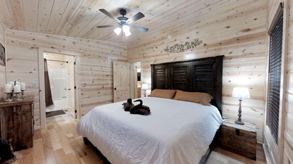 Lovely Forest Cabin with Spa and Beautiful Outdoor Area in Pigeon Forge, Tennessee - Pigeon Forge, Tennessee - glamping.directory