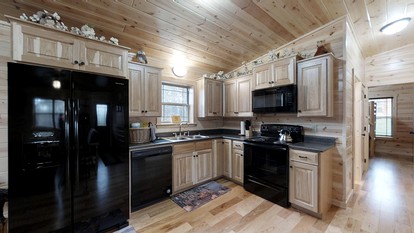 Lovely Forest Cabin with Spa and Beautiful Outdoor Area in Pigeon Forge, Tennessee - Pigeon Forge, Tennessee - glamping.directory