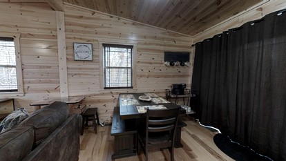 Lovely Forest Cabin with Spa and Beautiful Outdoor Area in Pigeon Forge, Tennessee - Pigeon Forge, Tennessee - glamping.directory