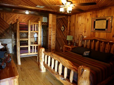 Gorgeous Luxury Cabin Rental Ideal for Large Groups near Dallas, Texas - Quinlan, Texas - glamping.directory