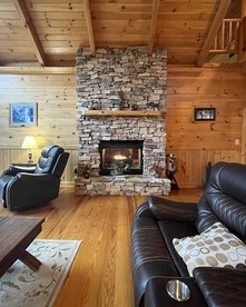 Charming, Pet-Friendly Cabin with Private Lake and Hot Tub, for Unforgettable Retreats to Nature in Tellico Plains - Tellico Plains, Tennessee - glamping.directory