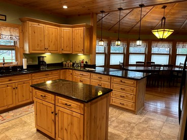 Charming, Pet-Friendly Cabin with Private Lake and Hot Tub, for Unforgettable Retreats to Nature in Tellico Plains - Tellico Plains, Tennessee - glamping.directory