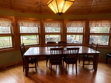 Charming, Pet-Friendly Cabin with Private Lake and Hot Tub, for Unforgettable Retreats to Nature in Tellico Plains - Tellico Plains, Tennessee - glamping.directory