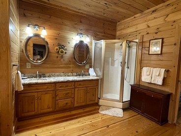 Charming, Pet-Friendly Cabin with Private Lake and Hot Tub, for Unforgettable Retreats to Nature in Tellico Plains - Tellico Plains, Tennessee - glamping.directory