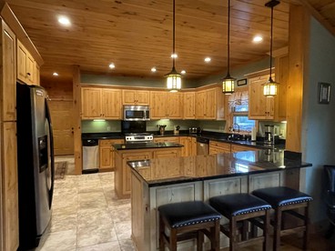 Charming, Pet-Friendly Cabin with Private Lake and Hot Tub, for Unforgettable Retreats to Nature in Tellico Plains - Tellico Plains, Tennessee - glamping.directory