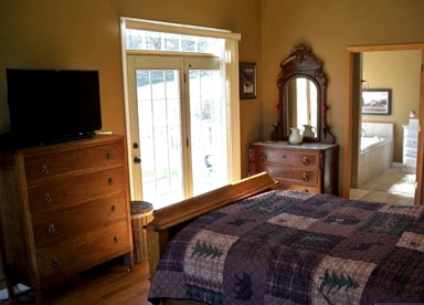 Romantic Getaway Surrounded by Peaceful Farmland near Lewisburg, West Virginia - Lewisburg, West Virginia - glamping.directory