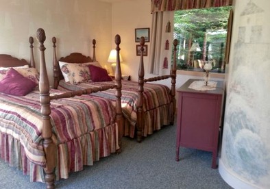 Gorgeous Waterfront Cottage with a Spacious Deck in East Boothbay, Maine - East Boothbay, Maine - glamping.directory