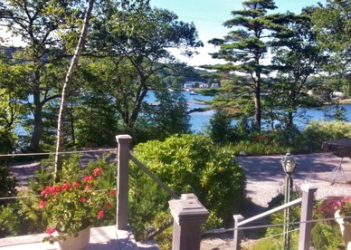 Gorgeous Waterfront Cottage with a Spacious Deck in East Boothbay, Maine - East Boothbay, Maine - glamping.directory