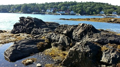 Gorgeous Waterfront Cottage with a Spacious Deck in East Boothbay, Maine - East Boothbay, Maine - glamping.directory