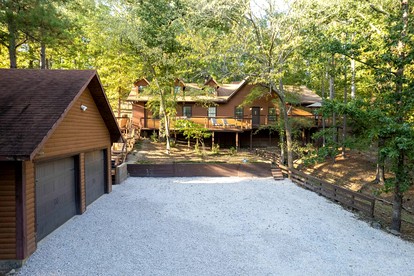 Enchanting Woodland Cabin Escape with Creekside Views near Lake Hamilton Arkansas - Hot Springs, Arkansas - glamping.directory