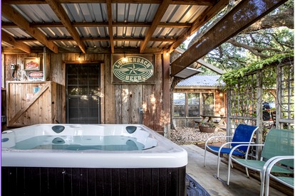 Chic, Renovated Barn with Hot Tub near the Heart of Fredericksburg Texas, Perfect for a Rustic Escape - Fredericksburg, Texas - glamping.directory