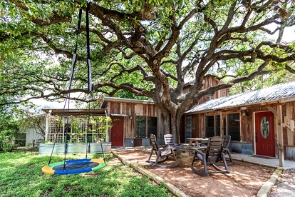 Chic, Renovated Barn with Hot Tub near the Heart of Fredericksburg Texas, Perfect for a Rustic Escape - glamping.directory