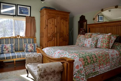 Elegant Vacation Rental near Overlook Mountain in Saugerties, New York - glamping.directory