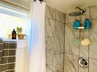 Cool Container by Canyon Lake Perfect For Relaxation Near Guadalupe River and Austin, Texas - Canyon Lake, Texas - glamping.directory