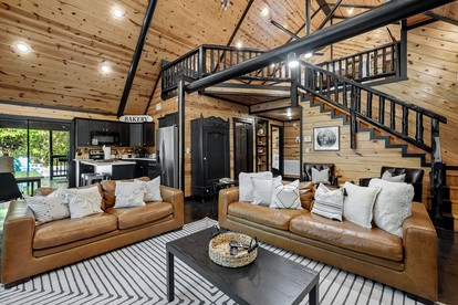 Charming Cabin with Hot Tub Near Casino & State Park in Hochatown, Oklahoma - Broken Bow, Oklahoma - glamping.directory