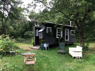 Gorgeous Tiny House Rental for a Glamping Getaway near Saratoga Springs in Upstate New York - glamping.directory