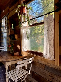 Gorgeous Tiny House Rental for a Glamping Getaway near Saratoga Springs in Upstate New York - Argyle, New York - glamping.directory
