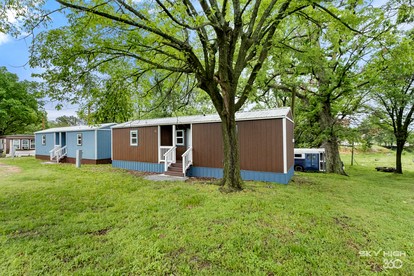 Modern Tiny Home with Office Space near Crystal Lake and Downtown Decatur, Arkansas - Decatur, Arkansas - glamping.directory