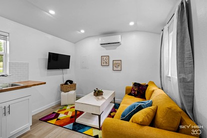 Modern Tiny Home with Office Space near Crystal Lake and Downtown Decatur, Arkansas - Decatur, Arkansas - glamping.directory