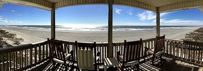 Beachfront Vacation Cottage with Superb Views in Holden Beach, North Carolina - Holden Beach, North Carolina - glamping.directory